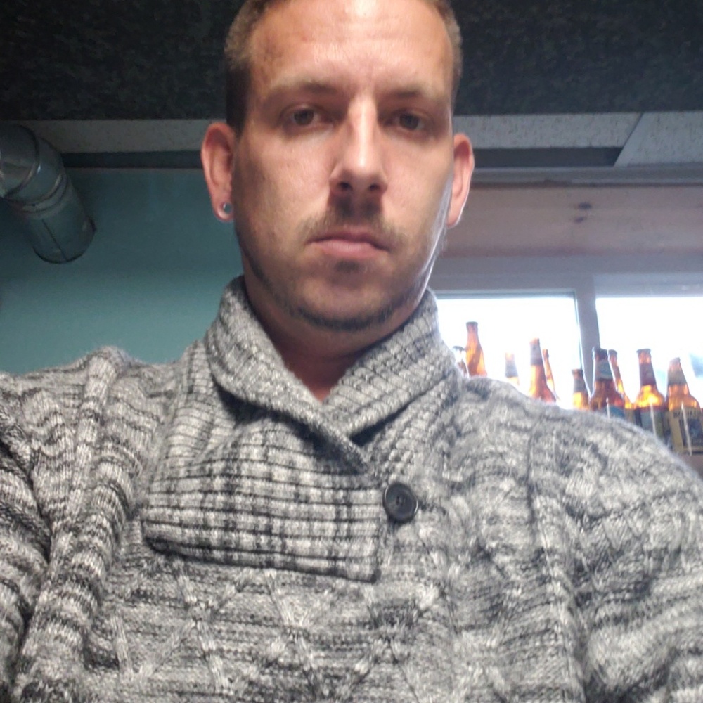 Nice sweater - Picture 3 of 3
